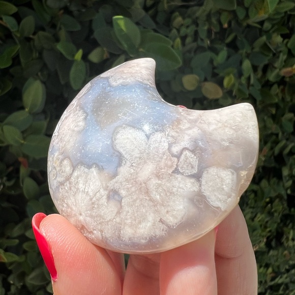 Blue Flower Agate Moon Carving - Picture 4 of 5